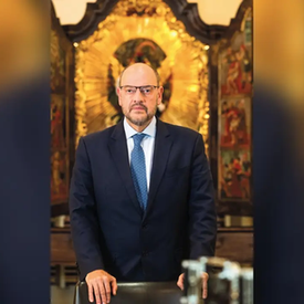 Governador interino apura contrato de R$ 50 milhões para curso com alunos mortos
