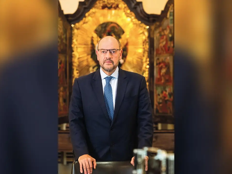 Governador interino apura contrato de R$ 50 milhões para curso com alunos mortos