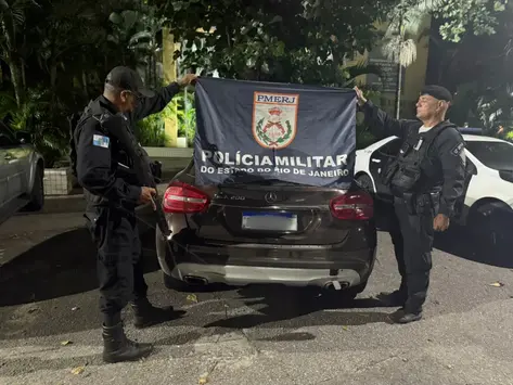 PM recupera carro roubado após troca de tiros em São Gonçalo