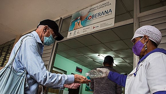 O desdobramento da segunda fase de testes da Soberana 02 acontecerá em regiões com maior incidência do vírus na capital Havana. / Abel Padrón / Cubadebate