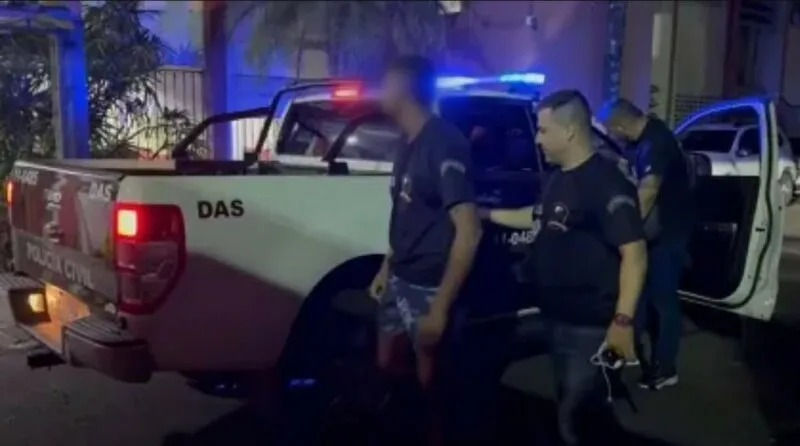 Falsa vítima chegando a Delegacia Antissequestro do Rio de Janeiro - Foto: Divulgação/Polícia Civil