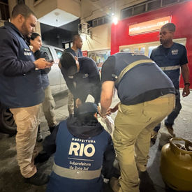 Três toneladas de entulho são retiradas de Copacabana