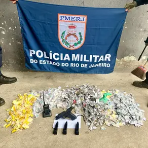 Polícia Militar prende dupla por tráfico e apreende pistola em São José de Imbassaí