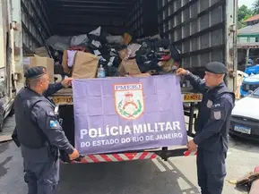 Caminhão roubado com mercadorias da Shopee avaliadas em R$ 250 mil é recuperado pela PM em São Gonçalo