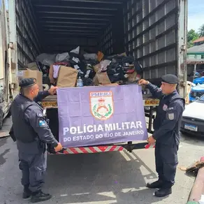 Caminhão roubado com mercadorias da Shopee avaliadas em R$ 250 mil é recuperado pela PM em São Gonçalo