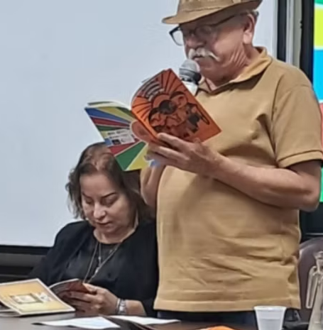 Zé Salvador lendo os vencedores da 4ª edição do concurso em 2025/Foto: Acervo Jornal Daki