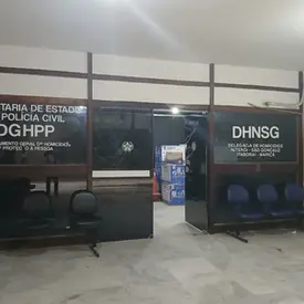  Corpo é encontrado dentro de carro em comunidade de São Gonçalo