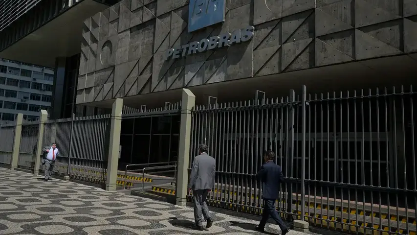  Petroleiros aprovam greve nacional a partir de segunda-feira 