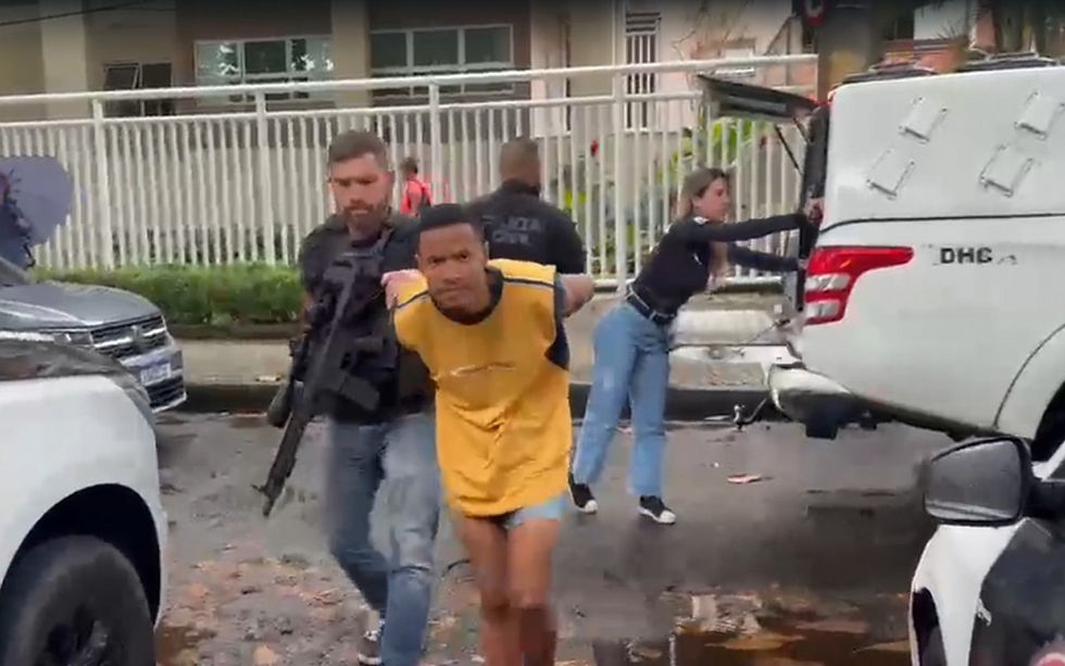 Acusado de matar ex-namorada a facadas se entrega à polícia