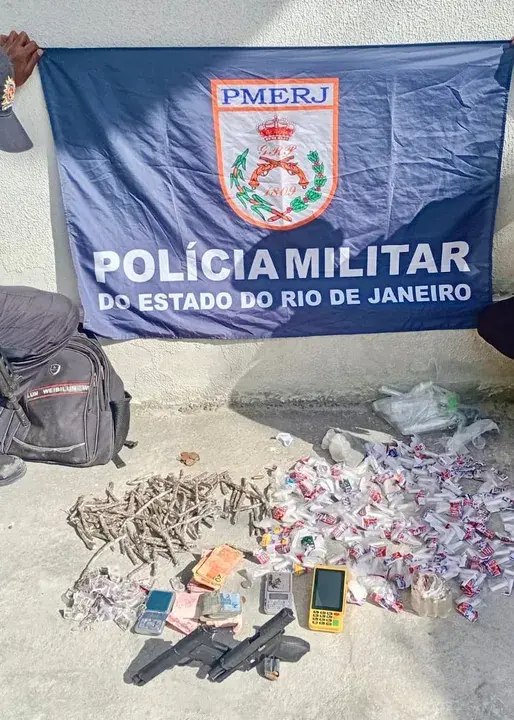 PM prende dois por tráfico de drogas no Viradouro, em Niterói