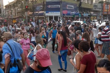 O gonçalense segue a vida comendo salgado e gritando “Aleluia!”, por Mário Lima Jr.