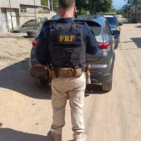 PRF apreende veículo com placa adulterada em Itaboraí
