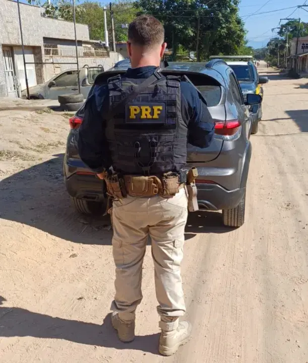 PRF apreende veículo com placa adulterada em Itaboraí