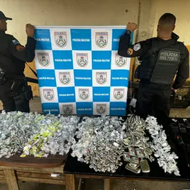  Polícia Militar detém cinco suspeitos por tráfico de drogas em Itaipuaçu, região de Maricá