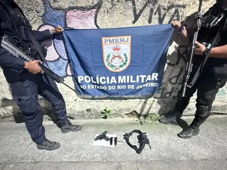 Polícia Militar apreende pistola e prende dois em Niterói