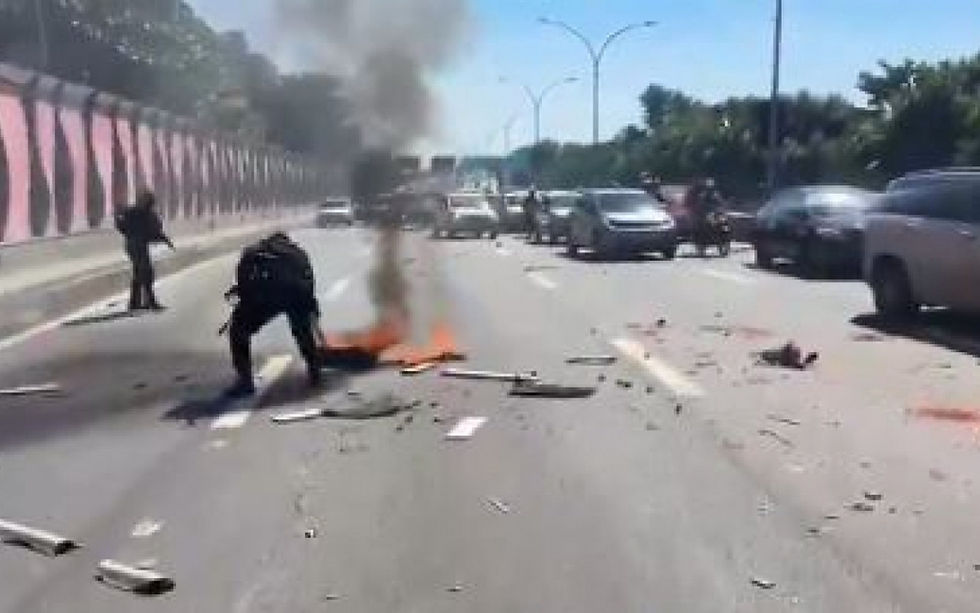 Bandidos colocam fogo em barricadas na Linha Vermelha e na Avenida Brasil