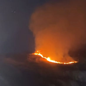 Incêndio atinge área de mata na Serra do Vulcão, em Nova Iguaçu