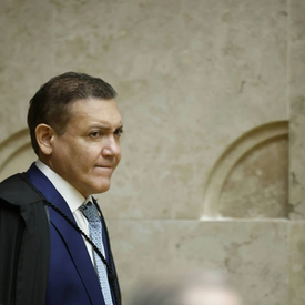 Área técnica do TSE não encontra no canal de Janones conteúdo denunciado por Flávio Bolsonaro