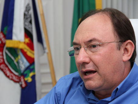 Prefeitura não fornece notas fiscais e pode ter verba para educação cortada