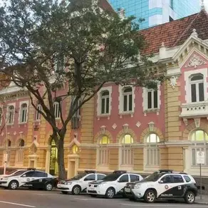 Adolescentes são apreendidos com carro furtado ao tentar deixar Niterói