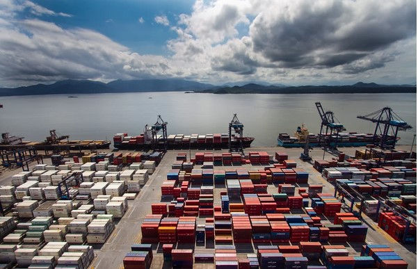 EUA aplica nova tarifa de 12,5% ao Brasil por trabalho forçado