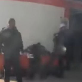 Confronto termina com suspeito baleado e outro preso em Curicica