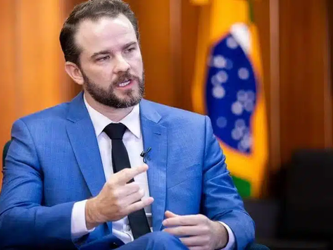 Durigan chama Milei de 'palhaço' e cita fracasso econômico da Argentina