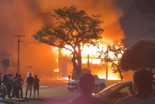 O prédio incendiado da UFPE abrigava laboratórios vinculados ao Núcleo de Inovação Terapêutica, além de estruturas de informática e genética. Foto: Reprodução/redes sociais.