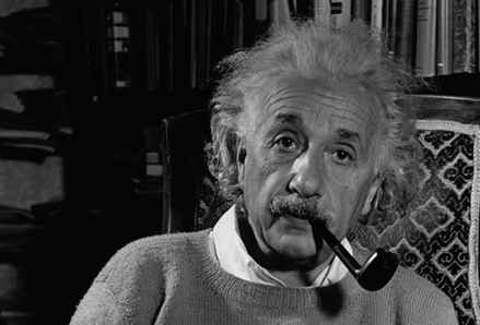 'Há duas coisas infinitas: o universo e a estupidez humana'...