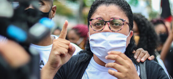 Luziane na manifestação/Foto: Reprodução Facebook