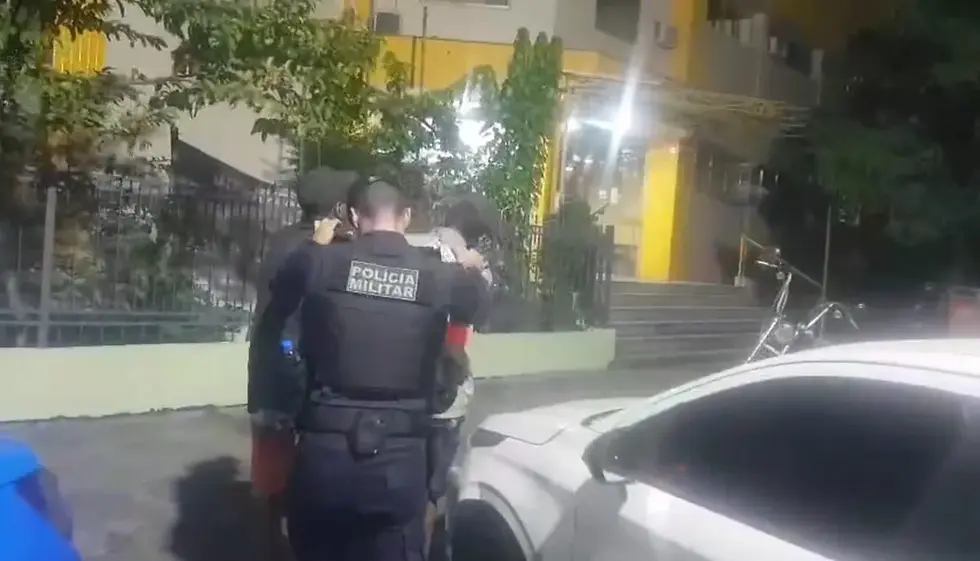 Dupla é presa em flagrante ao tentar furtar o portão de um imóvel em Niterói