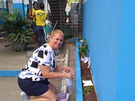 Mutirão de voluntários limpa e pinta colégio Castello Branco no Boaçu