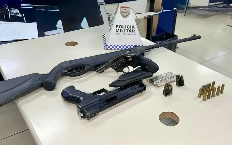 Polícia prende homem com armas e animal silvestre em Maricá
