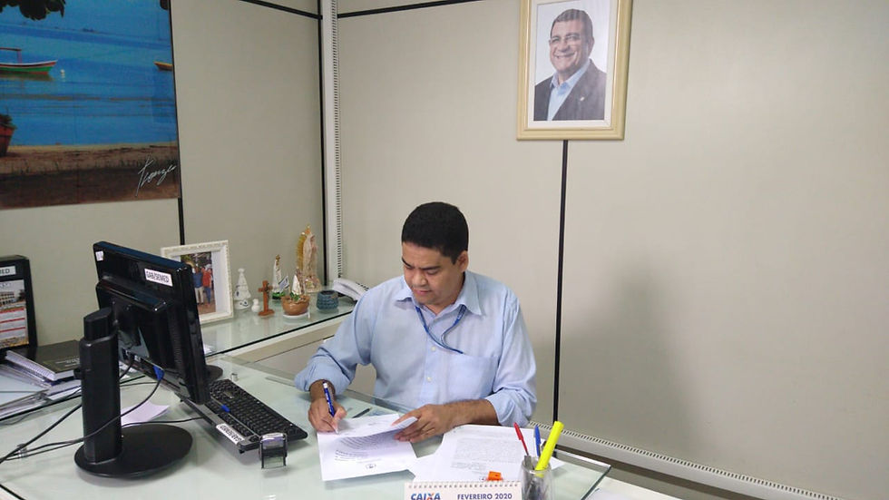 Secretário Marcelo Azeredo celebra convênio/Foto: Divulgação