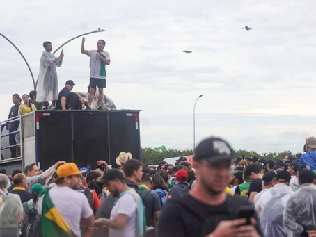 Após raio, Nikolas fecha caminhada com oração e cobranças a Alcolumbre