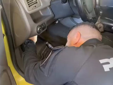Taxistas usavam dispositivo escondido no porta-malas para aumentar valor das corridas no Galeão