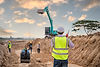 Ingegnerie indossa divisa di sicurezza in cantiere. FAVECOS Costruzioni srl - Impresa di costruzioni di opere edili pubbliche e private. Realizzazione infrastrutture e impianti energetici.