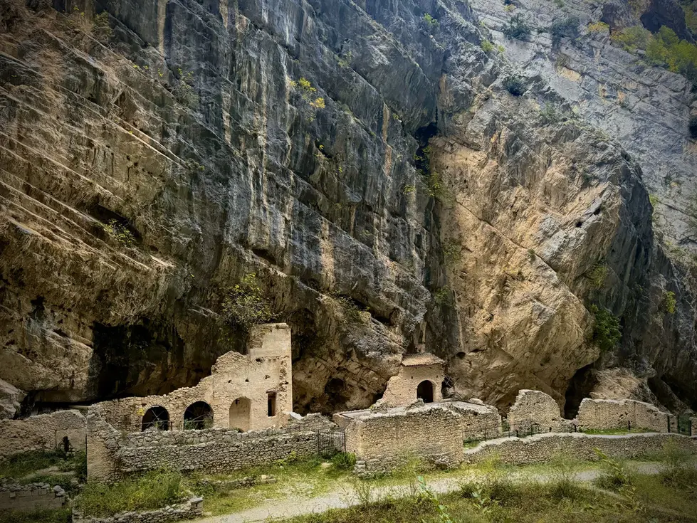 Copertina dell'itinerario turistico Tour della Maiella in Abruzzo - EBook prodotto da Abruzzo Official Travel