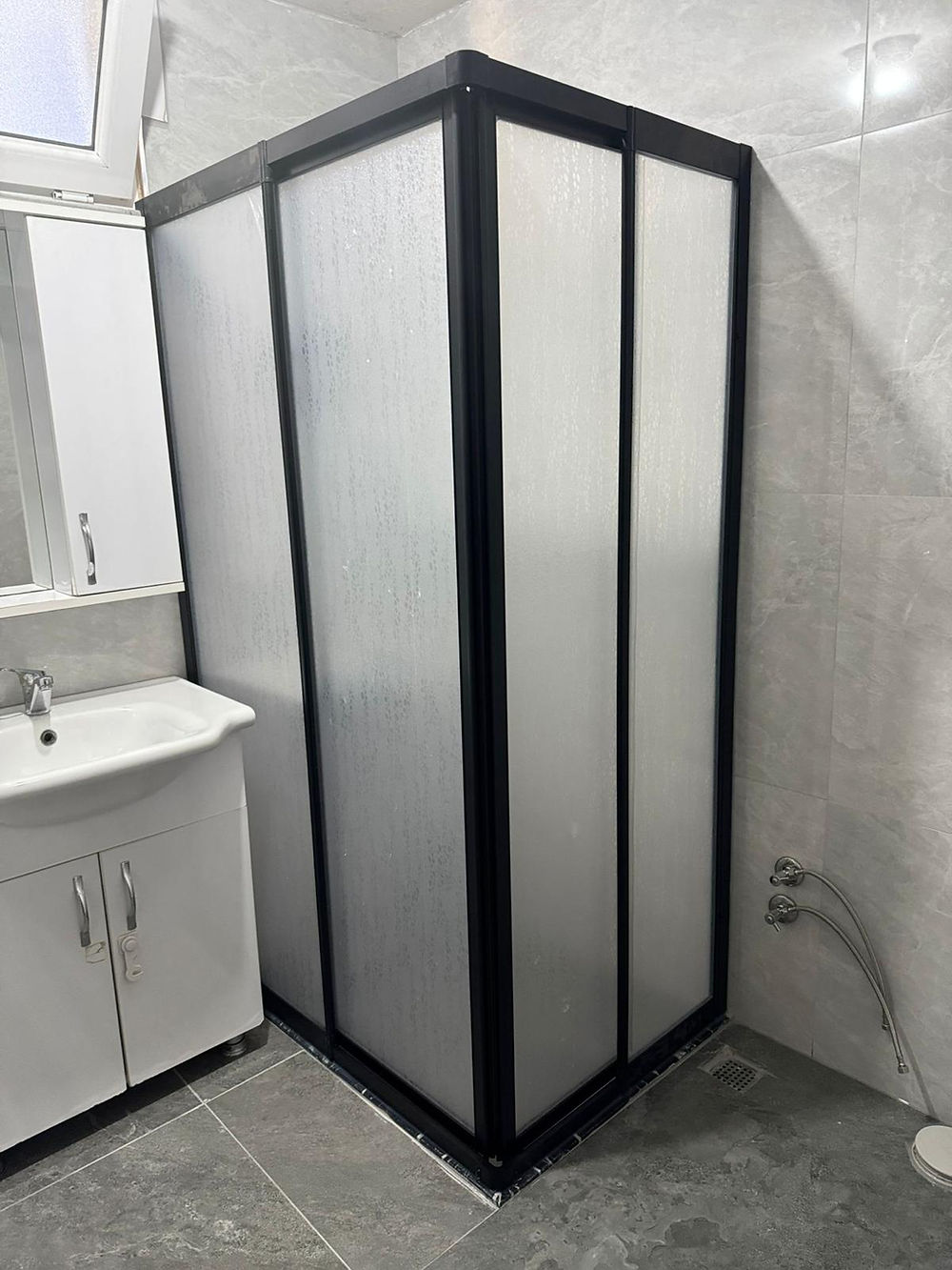 Siyah sürgülü temperli maki duşa kabin modeli 90x90
