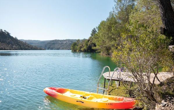 ¿o alquilar una tabla de paddle surf en esparron de verdon?