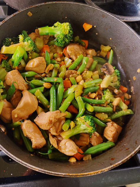 Chicken Stir-fry with Peanuts