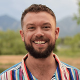 LSmithHeadshot_square.jpg