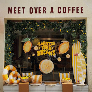 Trang trí cửa hàng với sắc chanh vàng, trẻ trung và nổi bật.