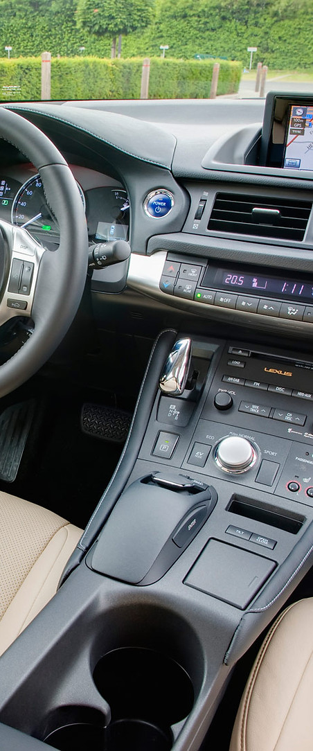 lexus-ct-200h-new-interior-4.jpg
