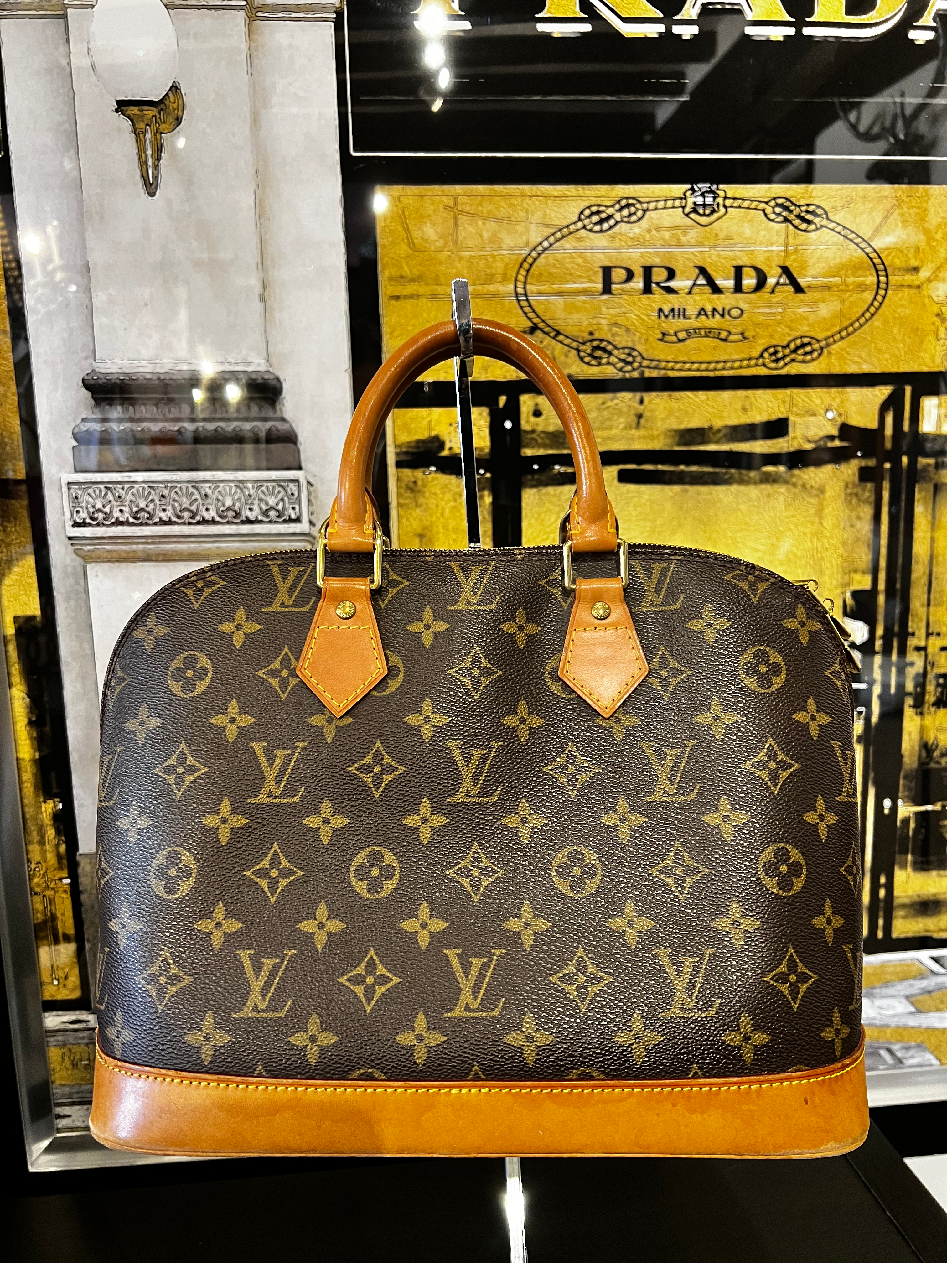Louis Vuitton Alma 