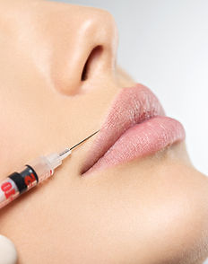 young-woman-gets-botox-injection-in-her-lips-2026-01-06-08-56-37-utc.jpg