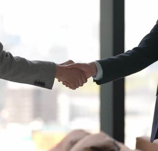 istockphoto-1335324598-640x640.jpg
