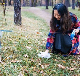 owner-cleaning-up-after-dog-with-plastic-bag-2026-01-09-06-28-23-utc_11zon.jpg