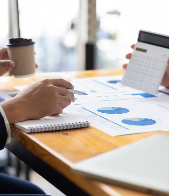 business-professionals-analyzing-data-at-a-wood-ta-2026-01-09-00-54-33-utc.jpg