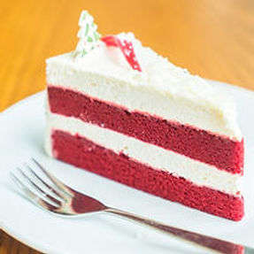 red-velvet-cream-cake_74190-4324.jpg